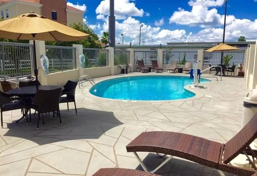 Отель Hampton Inn Waycross