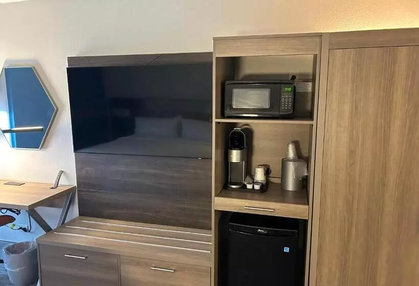 Отель Holiday Inn Express Crestwood, An Ihg