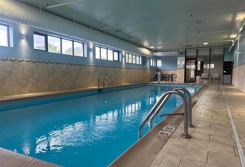 Отель Holiday Inn Express Crestwood, An Ihg