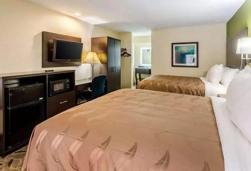 هتل Quality Inn Tanglewood