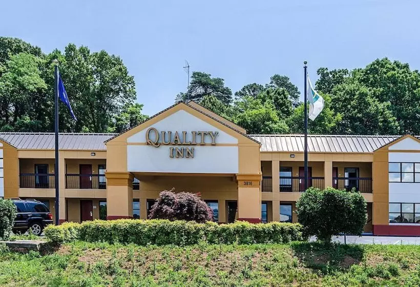هتل Quality Inn Tanglewood