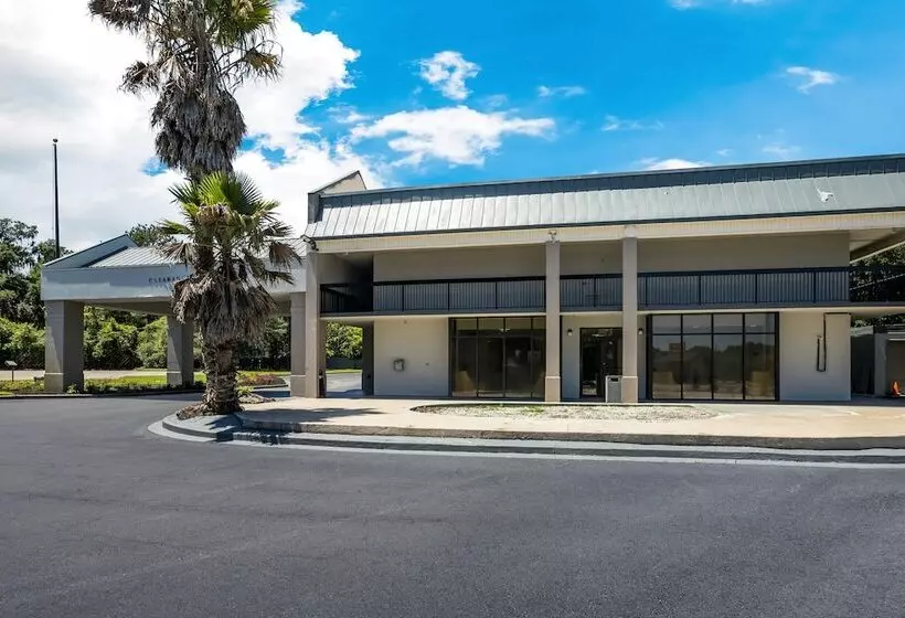 בית מלון כפרי Suburban Studios Hinesville Fort Stewart Area