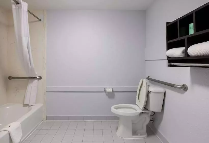 בית מלון כפרי Suburban Studios Hinesville Fort Stewart Area