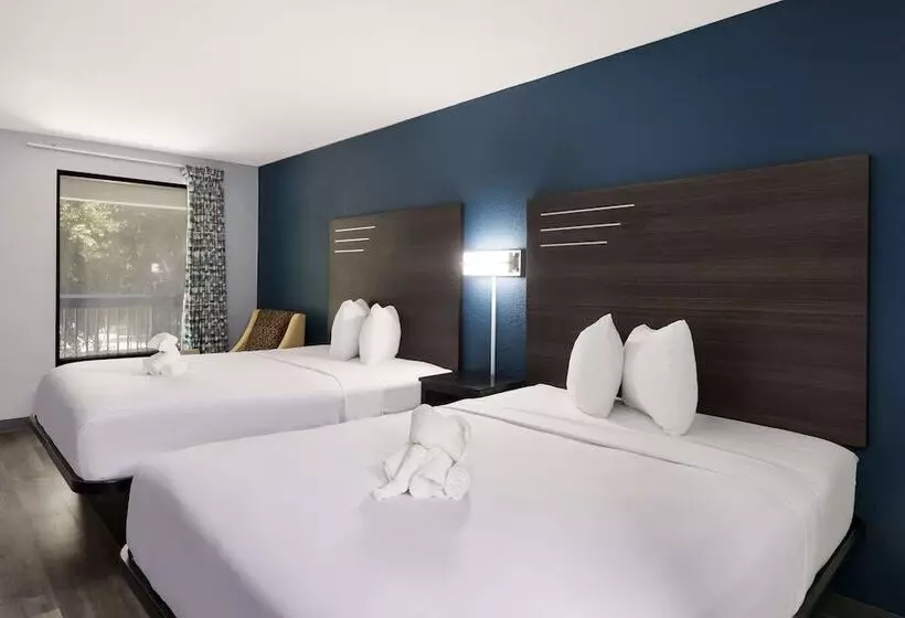 בית מלון כפרי Suburban Studios Hinesville Fort Stewart Area