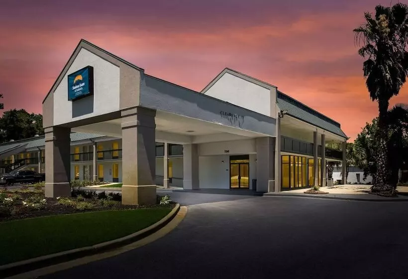 בית מלון כפרי Suburban Studios Hinesville Fort Stewart Area