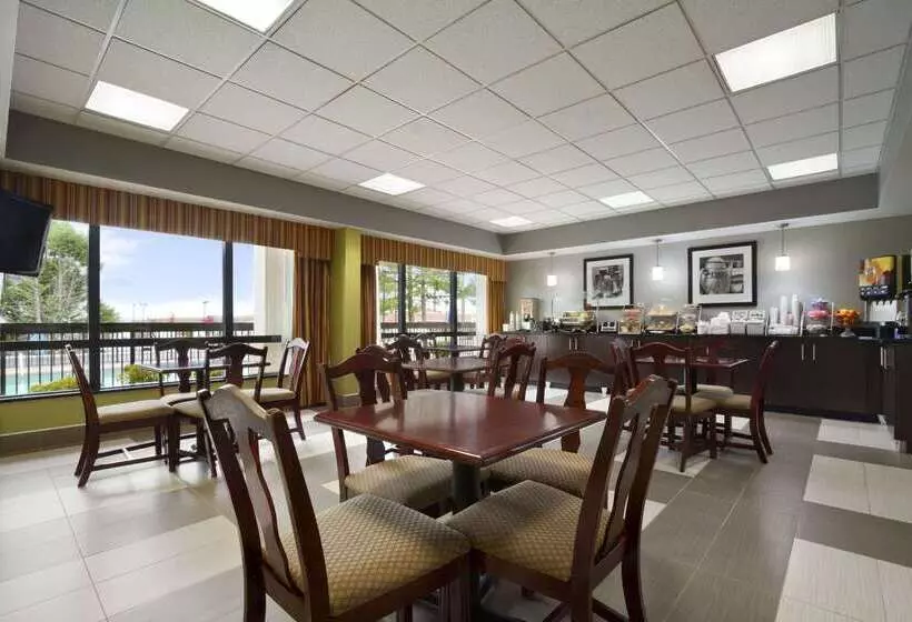 בית מלון כפרי Super 8 By Wyndham Calhoun