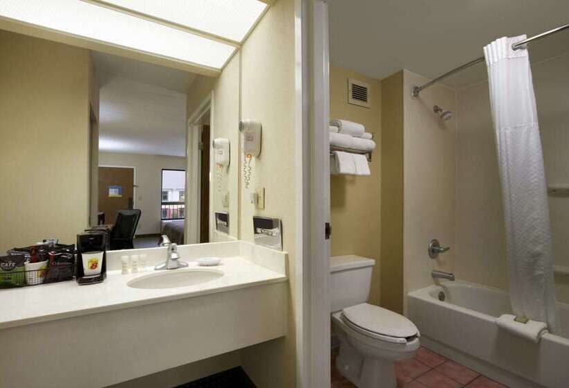 فندق Super 8 By Wyndham Calhoun