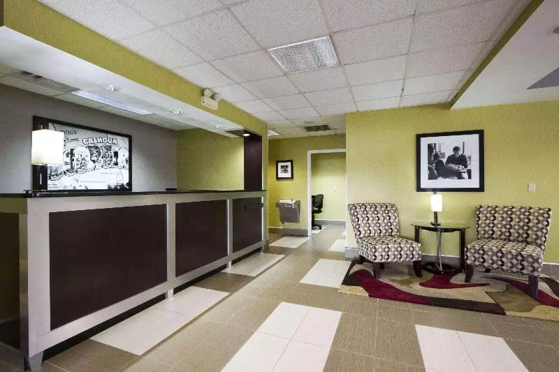 בית מלון כפרי Super 8 By Wyndham Calhoun