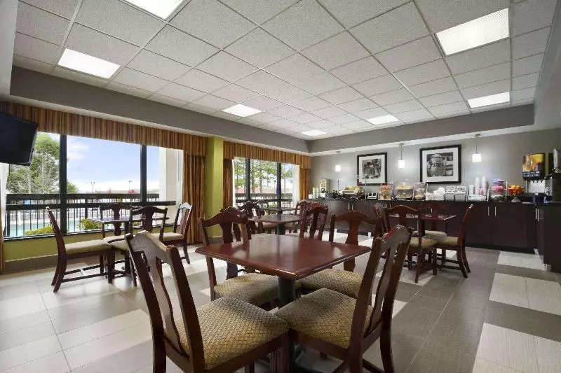 בית מלון כפרי Super 8 By Wyndham Calhoun