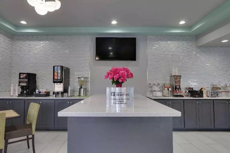 酒店 Travelodge By Wyndham Calhoun South I75