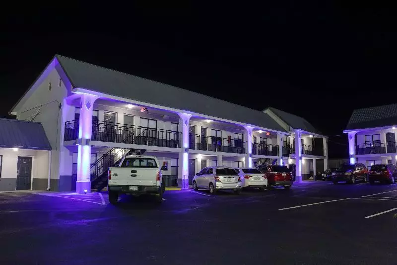 酒店 Travelodge By Wyndham Calhoun South I75