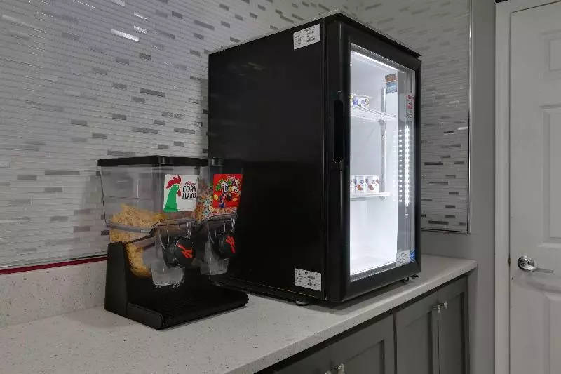 酒店 Travelodge By Wyndham Calhoun South I75