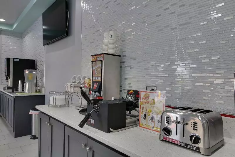 酒店 Travelodge By Wyndham Calhoun South I75