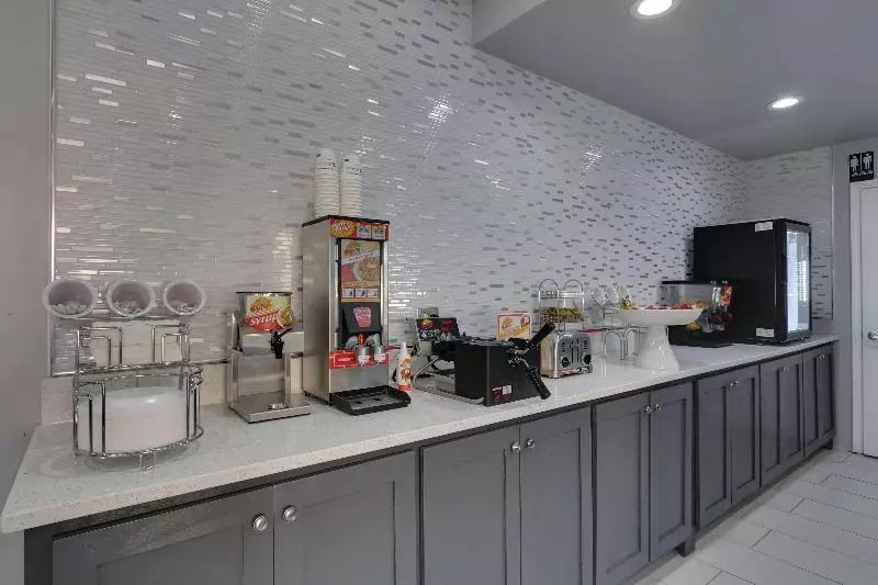 酒店 Travelodge By Wyndham Calhoun South I75