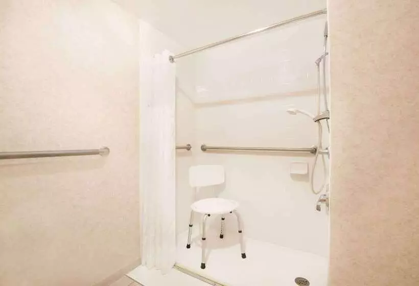 호텔 Travelodge By Wyndham Pueblo