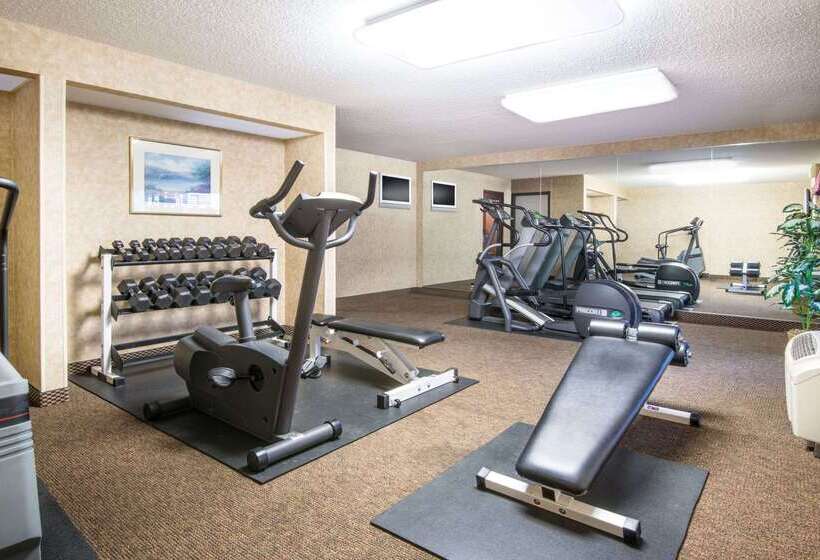 هتل Travelodge By Wyndham Pueblo