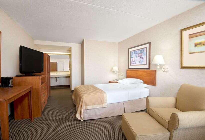 هتل Travelodge By Wyndham Pueblo