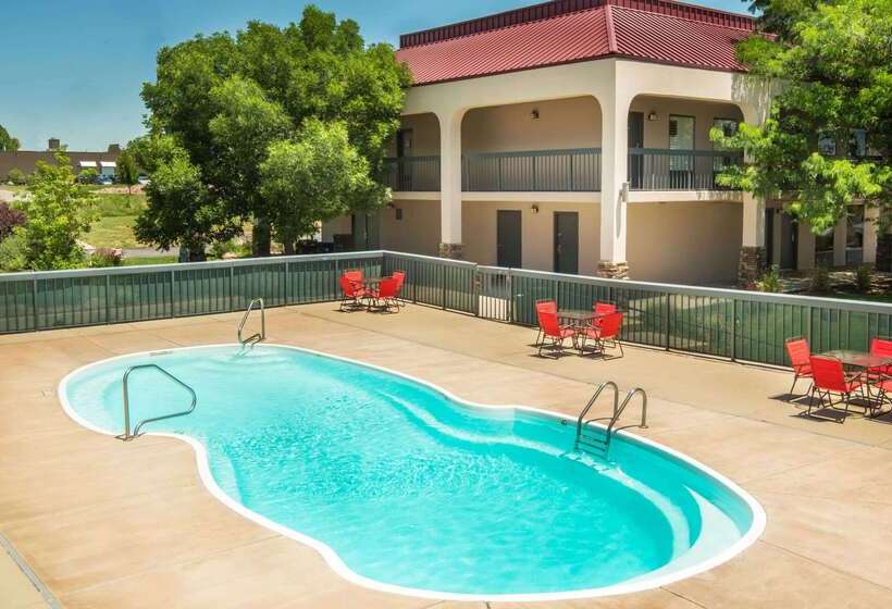 هتل Travelodge By Wyndham Pueblo