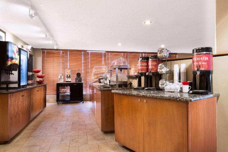 هتل Travelodge By Wyndham Pueblo