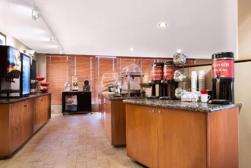 호텔 Travelodge By Wyndham Pueblo