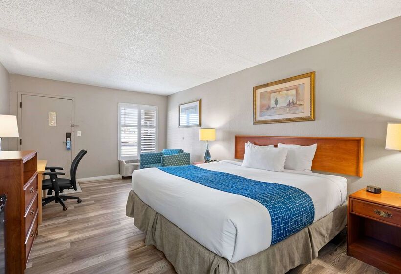 هتل Travelodge By Wyndham Pueblo