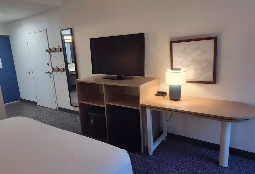 Отель Spark By Hilton Stevensville