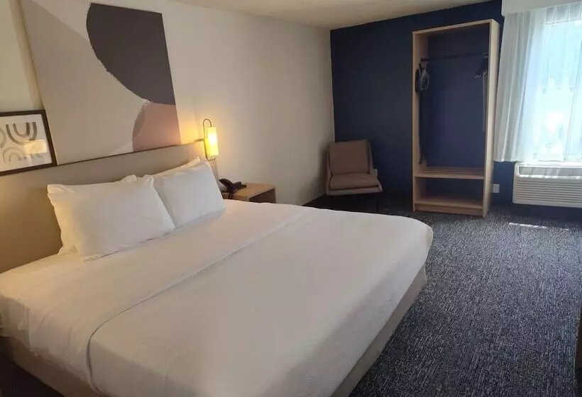 Отель Spark By Hilton Stevensville