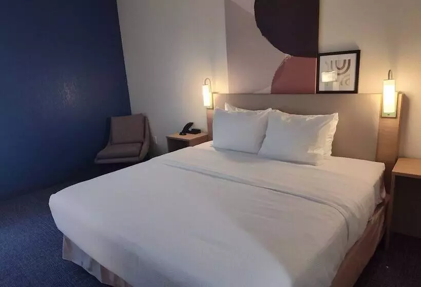 Отель Spark By Hilton Stevensville