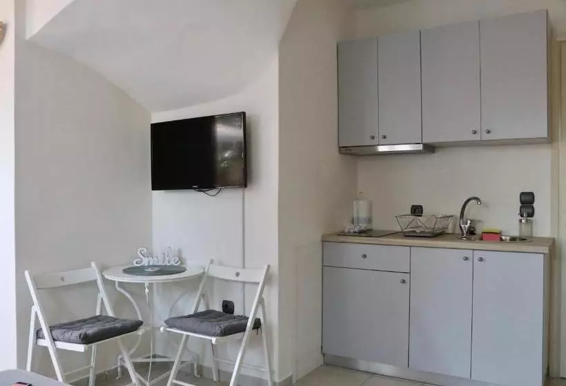 Pyrgos Ralli Estate Apartments And Suites