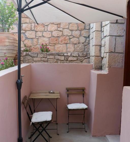 Pyrgos Ralli Estate Apartments And Suites