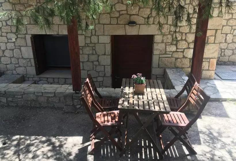 Pyrgos Ralli Estate Apartments And Suites