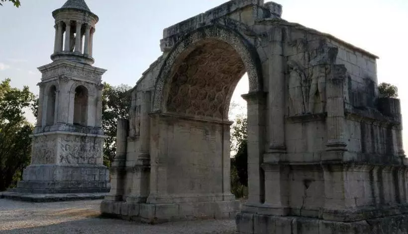 St Remy De Provence Proche Centre Ville   Parking Privé