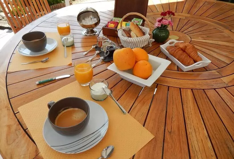 Aamiaismajoitus (B&B) Les Chambres De Manou