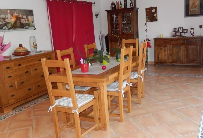 Aamiaismajoitus (B&B) Les Chambres De Manou