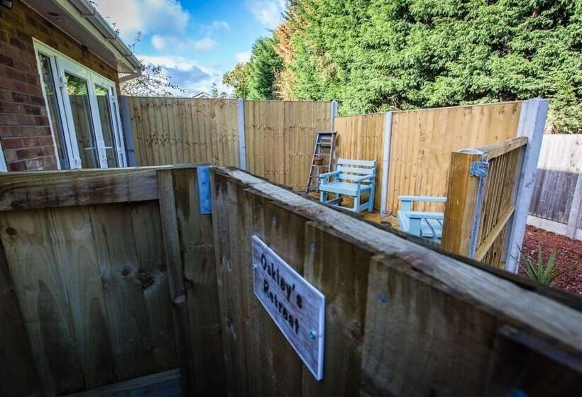Oakley Country Retreat 1 Bed Garden Free Parking