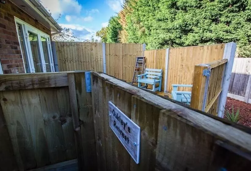 Oakley Country Retreat 1 Bed Garden Free Parking