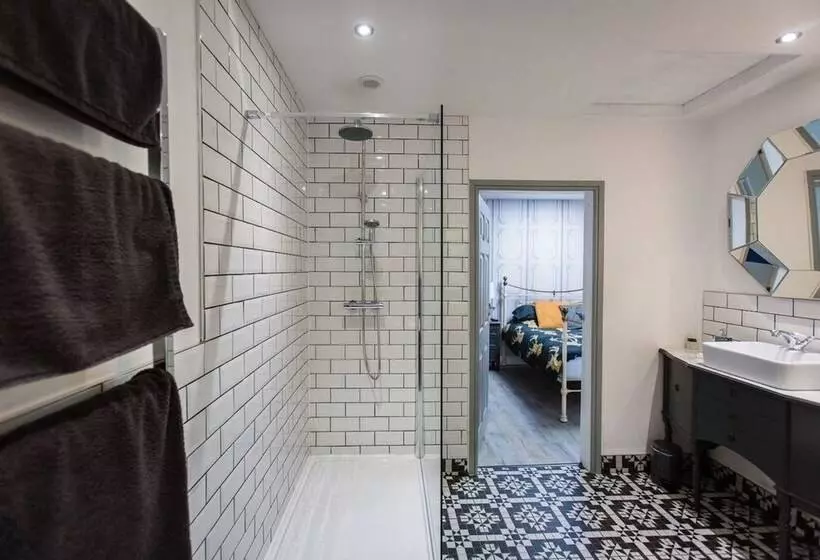 Oakley Country Retreat 1 Bed Garden Free Parking