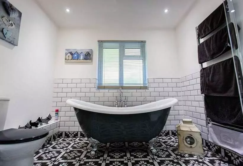 Oakley Country Retreat 1 Bed Garden Free Parking