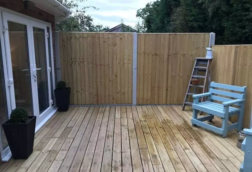 Oakley Country Retreat 1 Bed Garden Free Parking