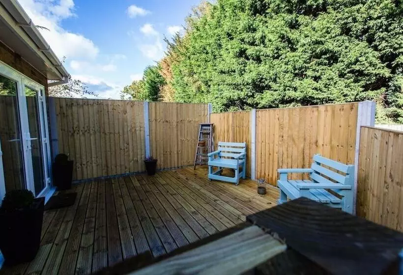 Oakley Country Retreat 1 Bed Garden Free Parking