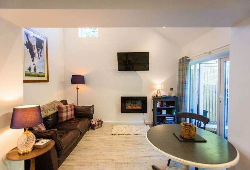 Oakley Country Retreat 1 Bed Garden Free Parking