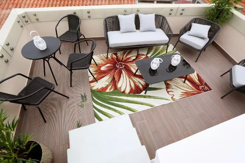 ペンション Glass Boutique  Rooms & Suites