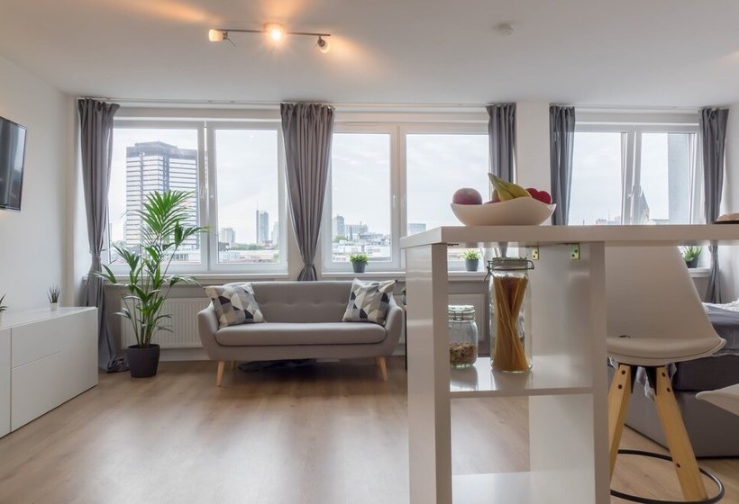 Business Apartment Mit Blick Auf Die Skyline Von Essen