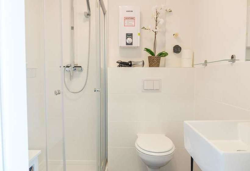 Business Apartment Mit Blick Auf Die Skyline Von Essen