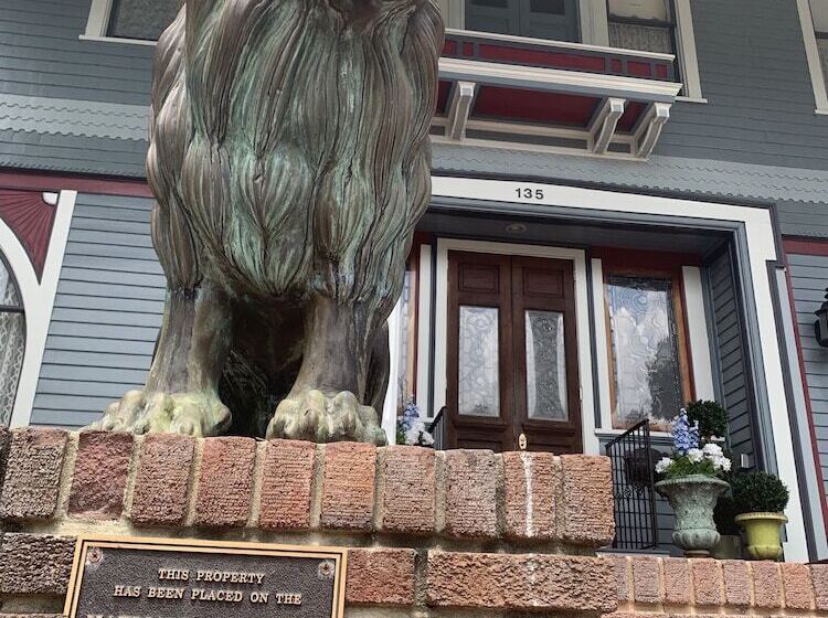 تختخواب و صبحانه Dr. Phillips House