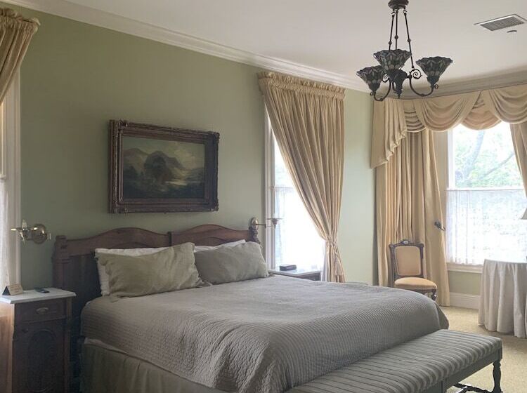 تختخواب و صبحانه Dr. Phillips House