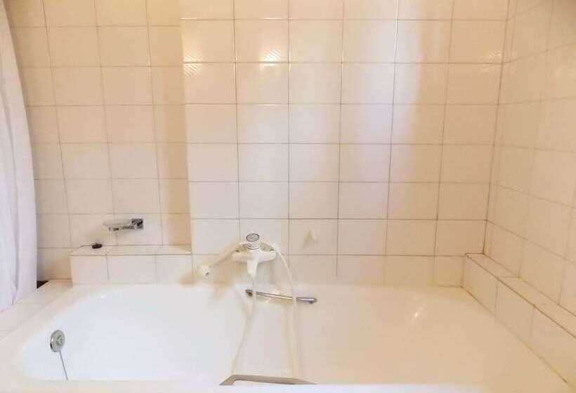 Glyfada Spacious Apartment Garden