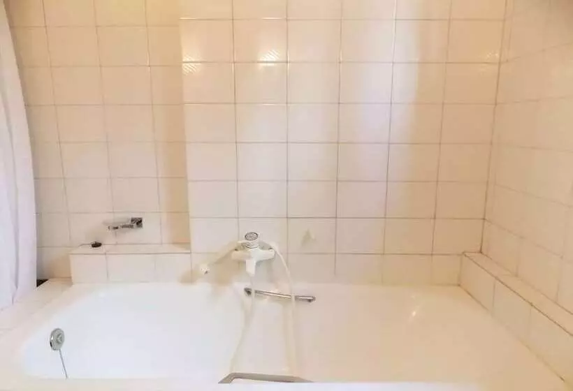 Glyfada Spacious Apartment Garden