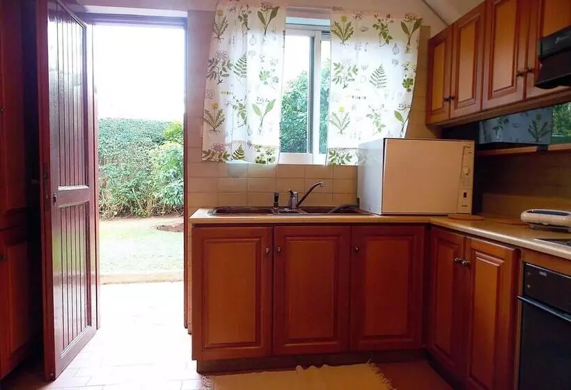 Glyfada Spacious Apartment Garden