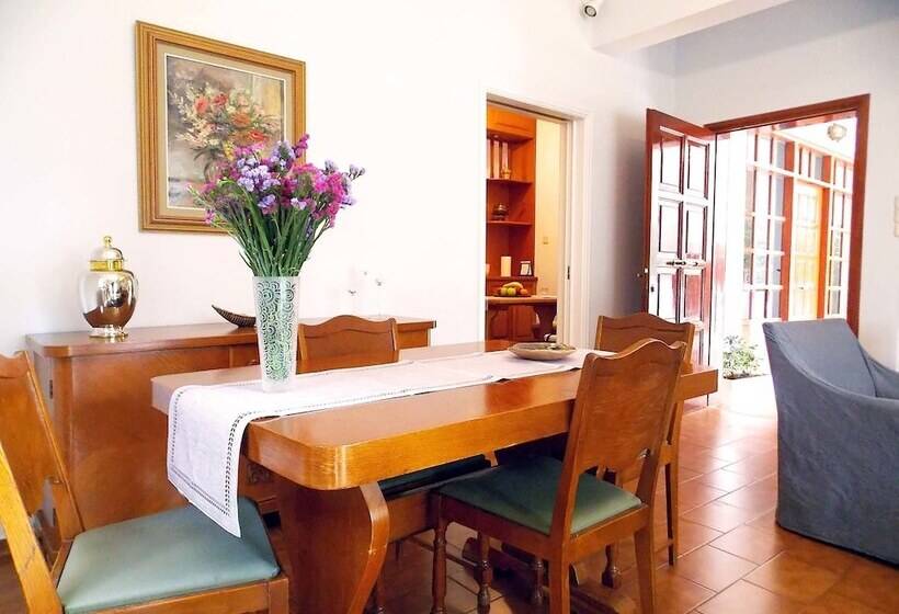 Glyfada Spacious Apartment Garden